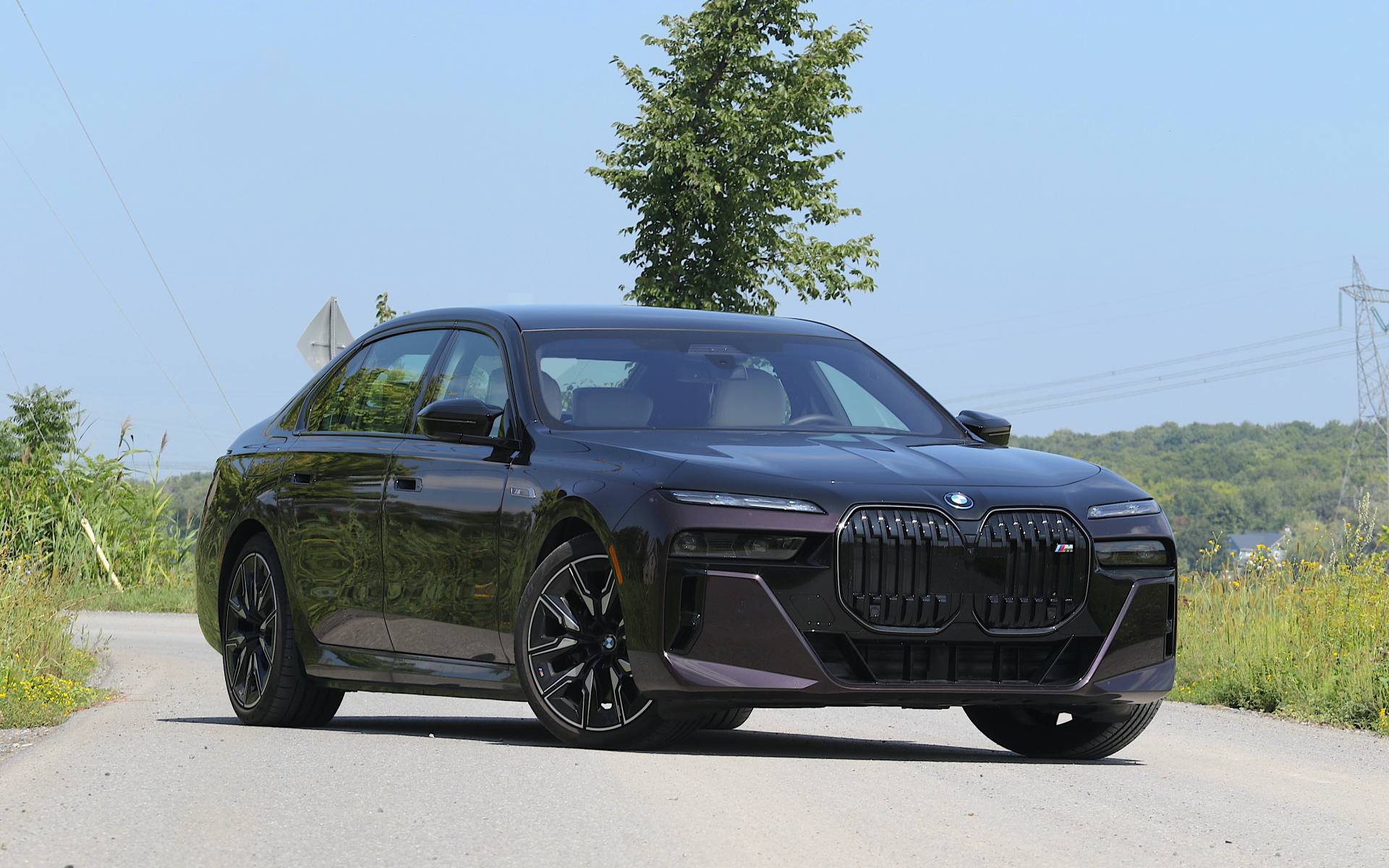 2025 BMW i7 A Flagship Luxury EV Redefined Car Review