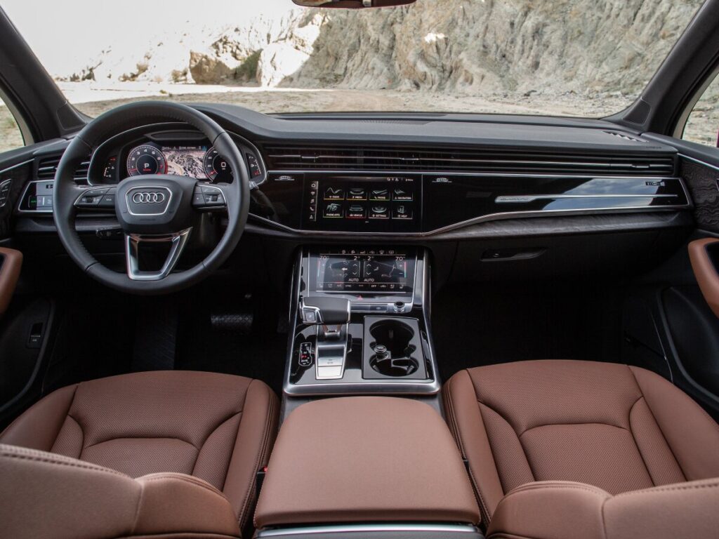 2025 Audi Q7 brown interior